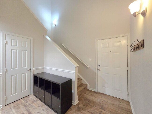 Foto del edificio - Stylish 3 Bed 3 Bath Condo With Large Balcony in Desired Riverbend at Cascades - Water Included