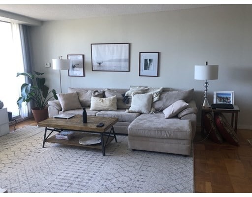 Building Photo - 33 Pond Ave