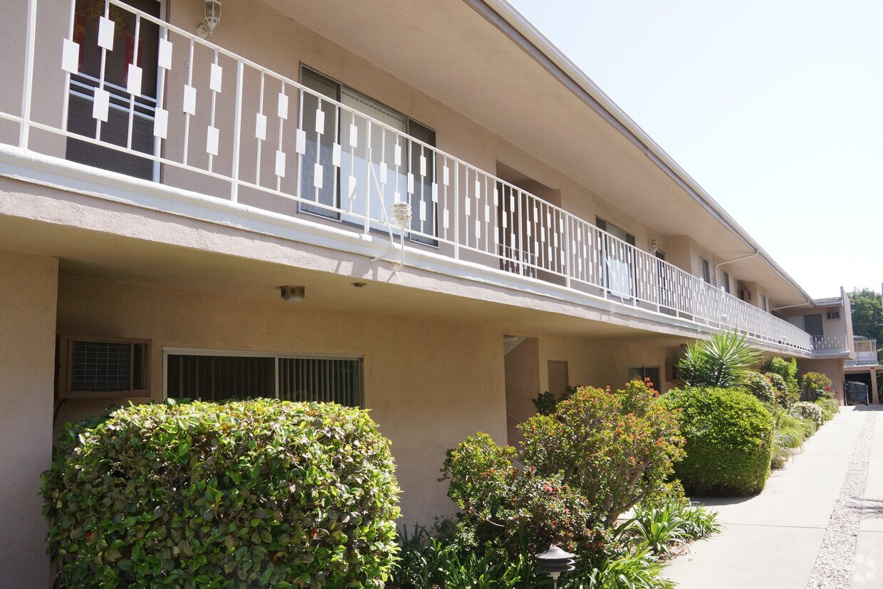 Foto del edificio - 5716 Sultana Ave