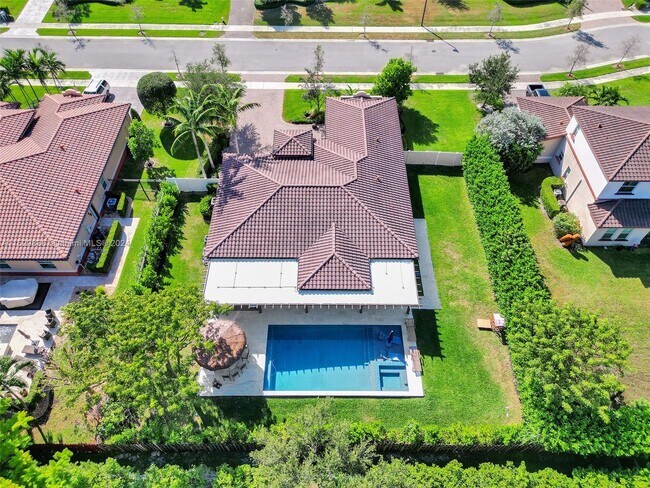 Building Photo - 6435 SW 55th Pl