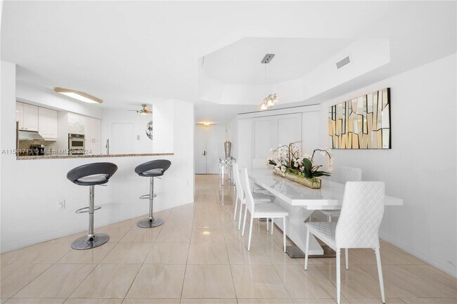 Building Photo - 8925 Collins Ave