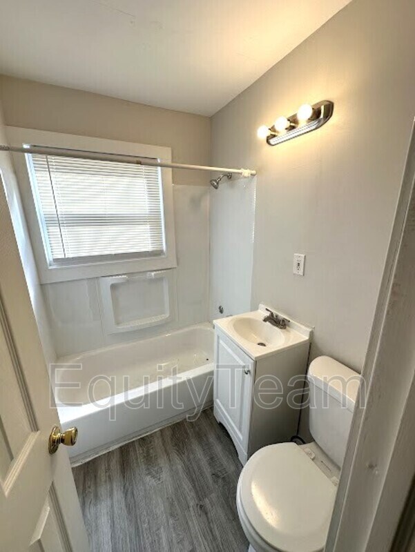 Building Photo - 2498 Schon Dr