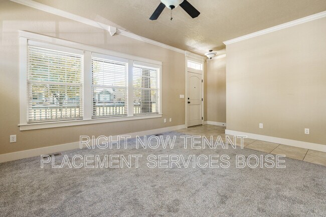 Building Photo - 994 E Winding Creek Dr