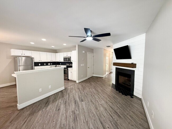 Foto del edificio - Beautiful 2 Bedroom, 2.5 Bath Townhome in St. Andrews at Stoney Creek – Golf Course Community, Wh...