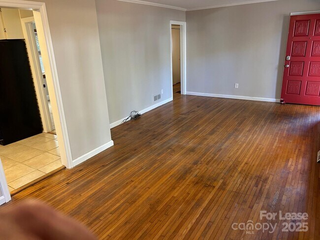 Building Photo - 724 Vanderbrook Rd