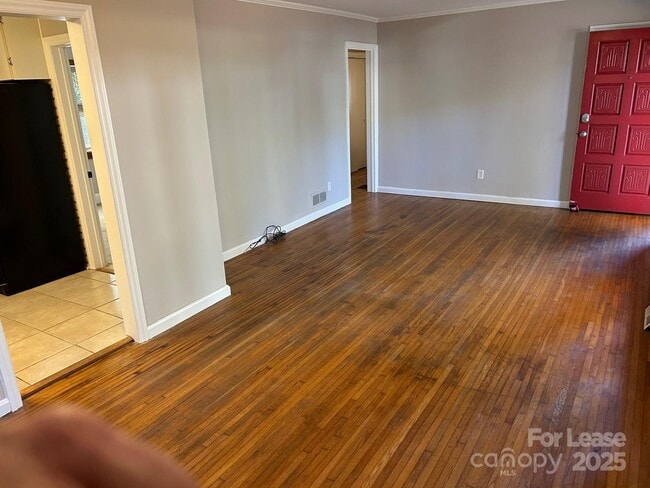 Foto del edificio - 724 Vanderbrook Rd