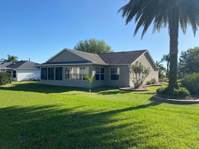 Foto del edificio - Beautiful ANNUAL, Fully Furnished, turnkey 3 Beds & 2 Baths in The Village of Sabal Chase