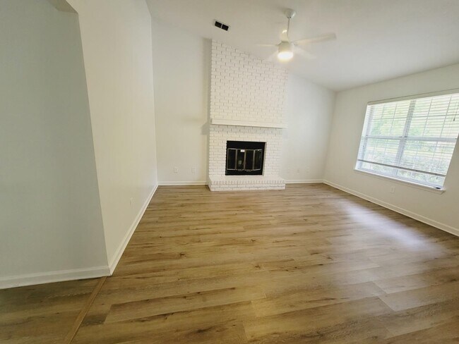 Building Photo - 2939 Par Ln