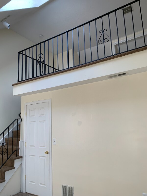 Building Photo - 107 University Ave