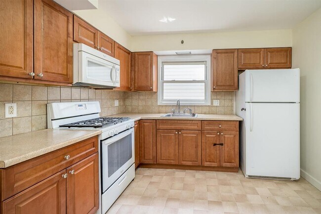 Building Photo - 97 W 48th St