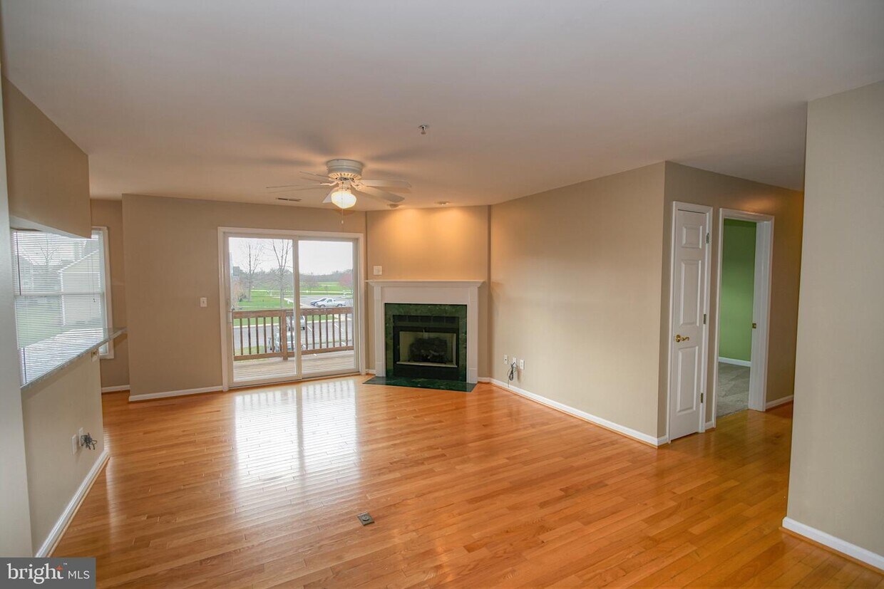 Primary Photo - 409 Teal Ct
