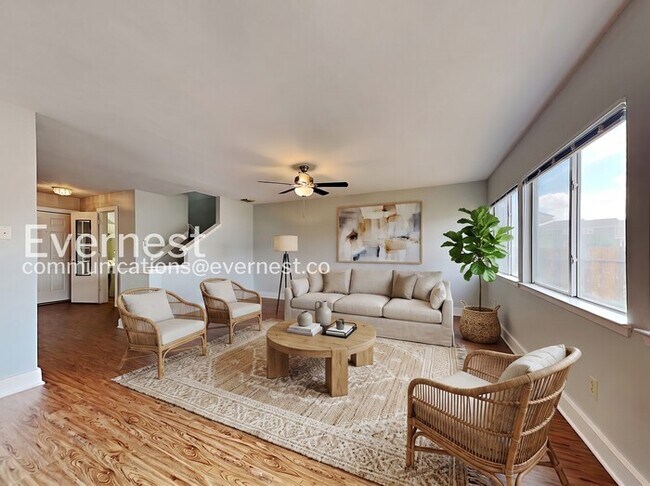 Building Photo - 1043 Grassy View Dr