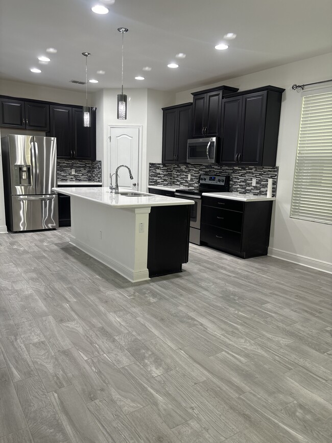Building Photo - 5758 Mangrove Cove Ave