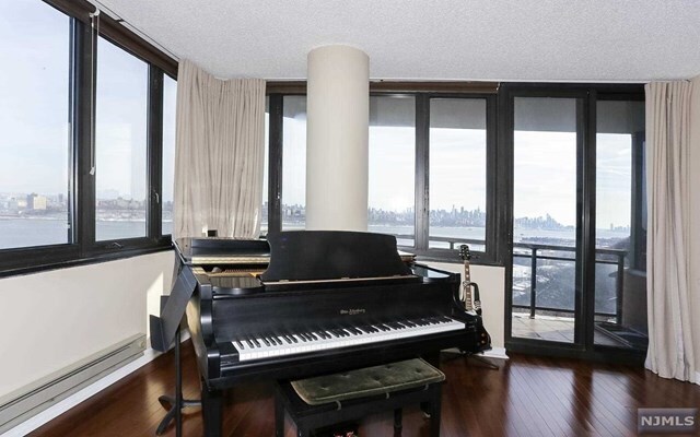 Foto del edificio - 100 Carlyle Dr