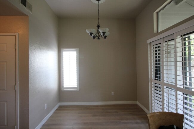 Building Photo - Kroll Way #115