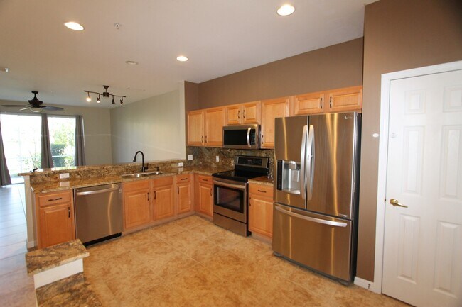 Building Photo - 1056 Hampton Cir