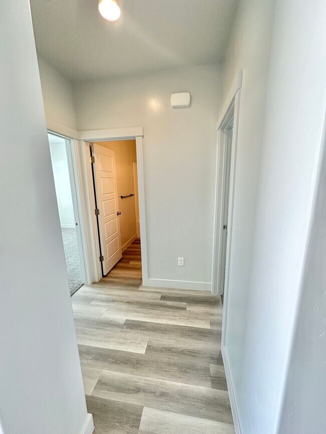 Foto del edificio - Desert Edge Home!  4 car garage! Price red...