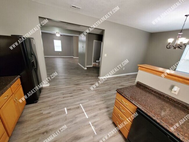 Foto del edificio - Beautiful Remodeled KCK Duplex-Available N...