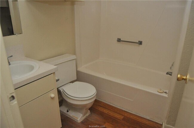 Building Photo - 1501 Hawk Tree Dr