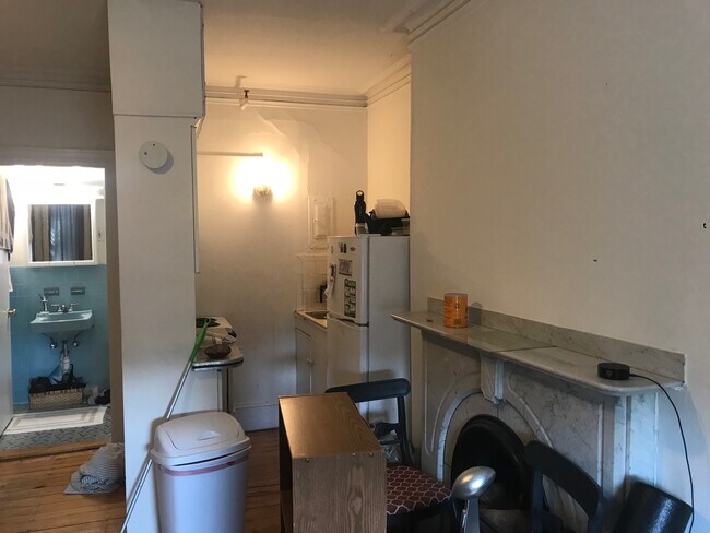 Building Photo - 90 Charles St