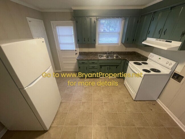 Building Photo - Nashville - 2 Bedroom 1- Bath Duplex