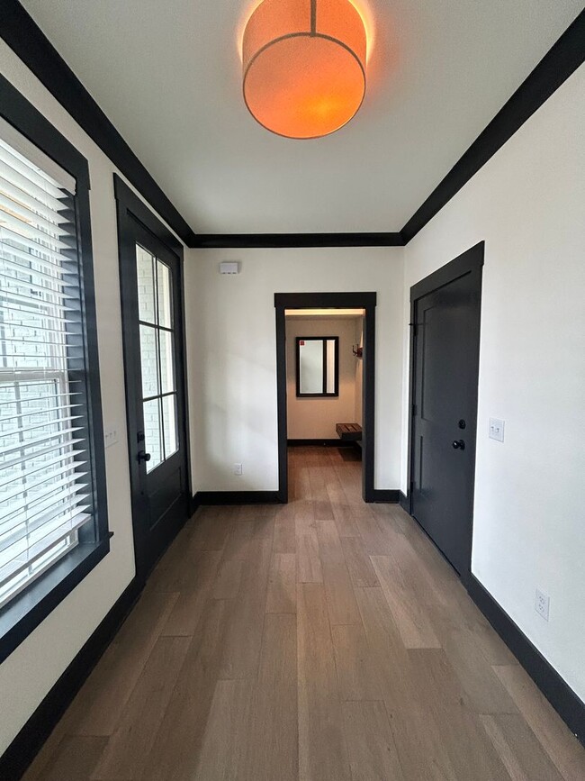 Building Photo - Jefferson Heights 2 Bed | 2.5 Bath | 3 Sto...