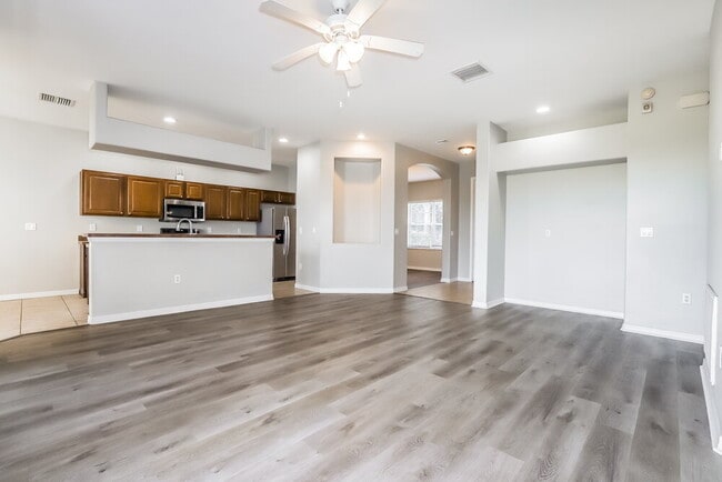 Building Photo - 2459 Hamlet Cir