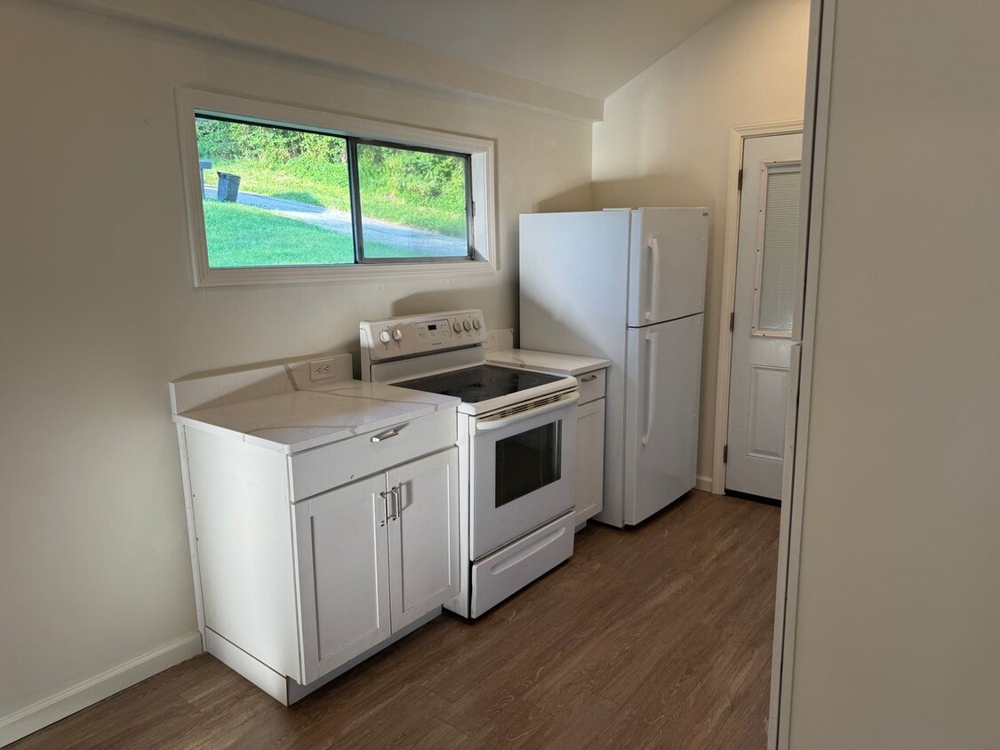 Building Photo - 2 Bedroom 1 Bathroom House For Rent