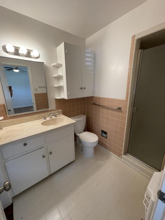 Building Photo - 1205 College Oaks Dr