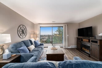 Building Photo - 5056 Valleyway Dr