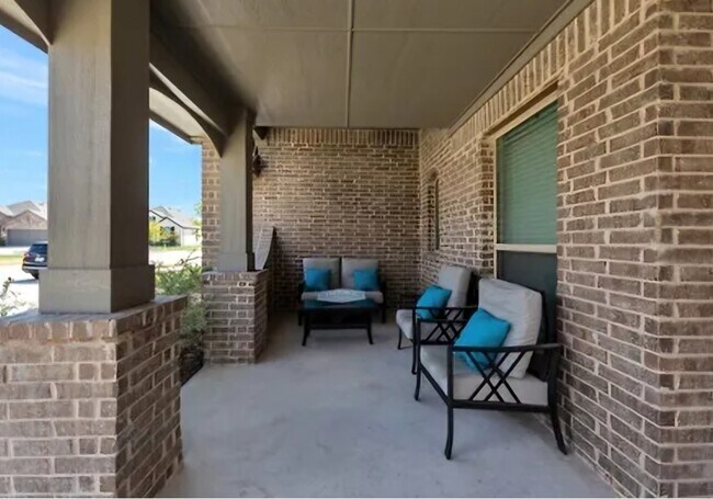 Building Photo - 1312 Carancho Dr