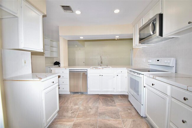 Building Photo - 1030 Apache Falls Dr