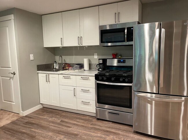 Kitchen with gas stove and garbage disposal - 19003 Kenlake Plz NE