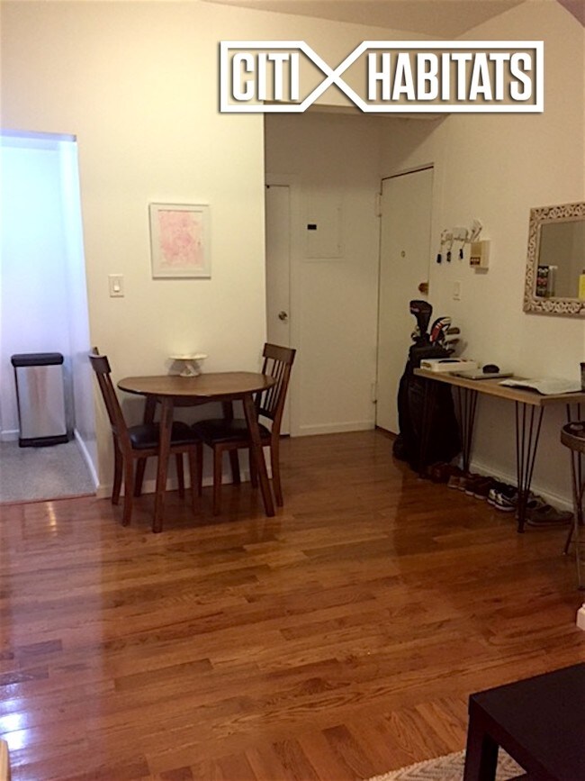 Foto del edificio - 309 W 72nd St