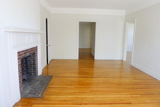 Foto del edificio - 8905 E Jefferson Ave