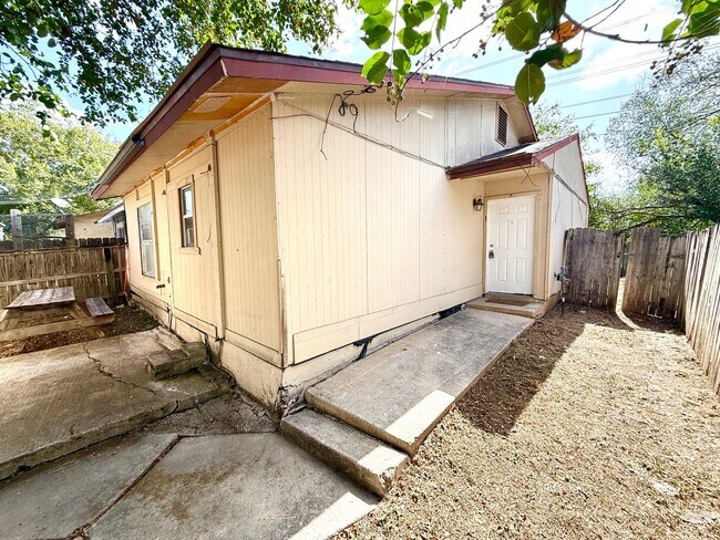 Foto del edificio - 7806 Winsford Dr