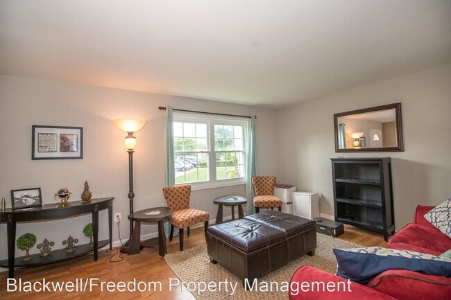 Building Photo - 3 br, 3.5 bath House - 8683 Point of Woods Dr