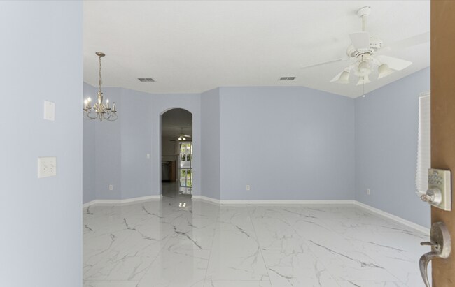 Building Photo - 14626 Falling Waters Dr