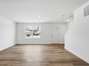 Building Photo - 634 Addy Ave