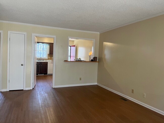 Living Room - view to kitchen - 293 Cedar Terrace Rd