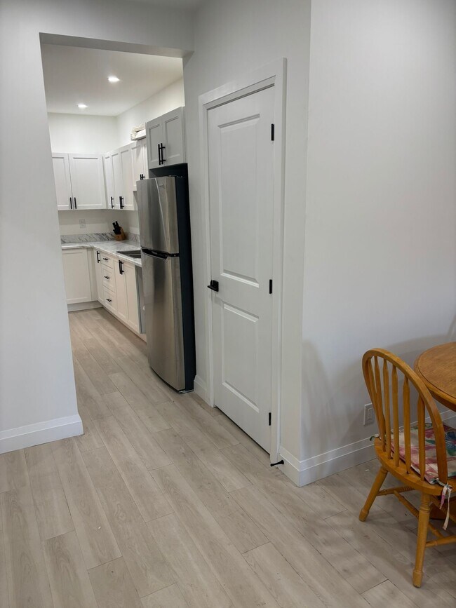 Photo du bâtiment - 833 Albert Rd