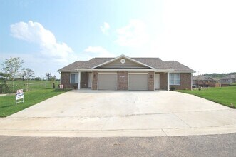 Building Photo - 301 W Christy Dr