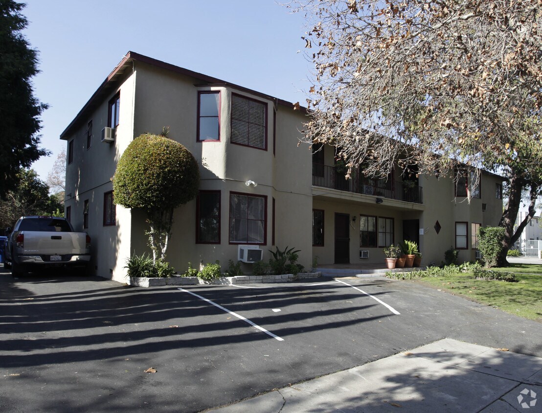 Foto principal - 5951-5955 1/2 Matilija Ave