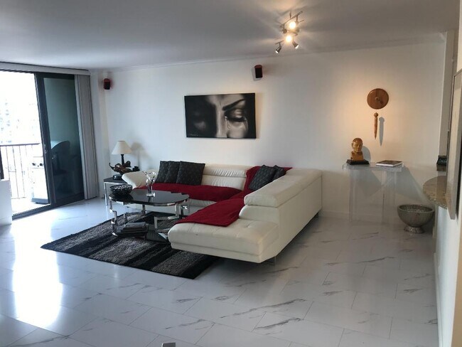 Foto del edificio - 1560 N Sandburg Terrace