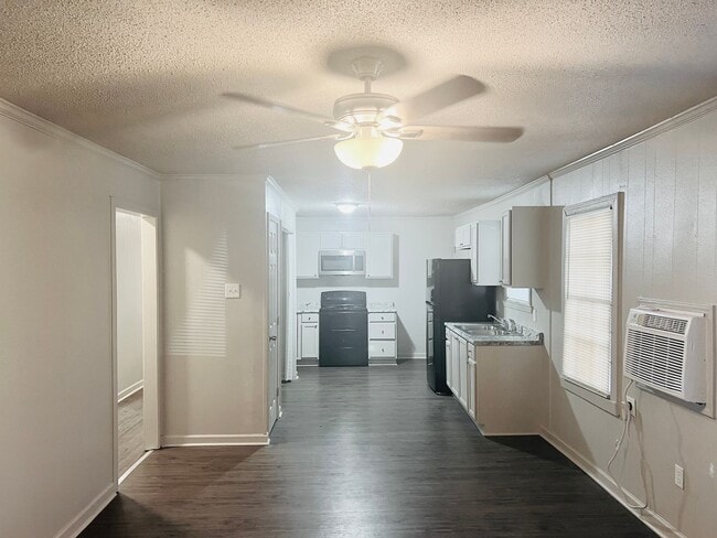 Building Photo - 3993 Lynn St