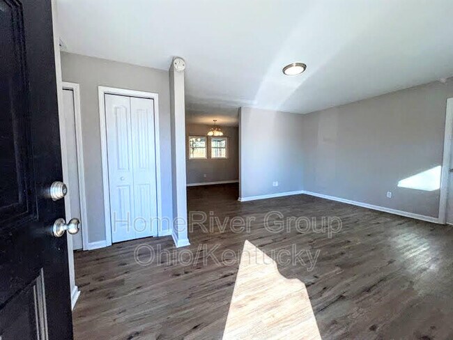 Building Photo - 2305 Parkwood Rd