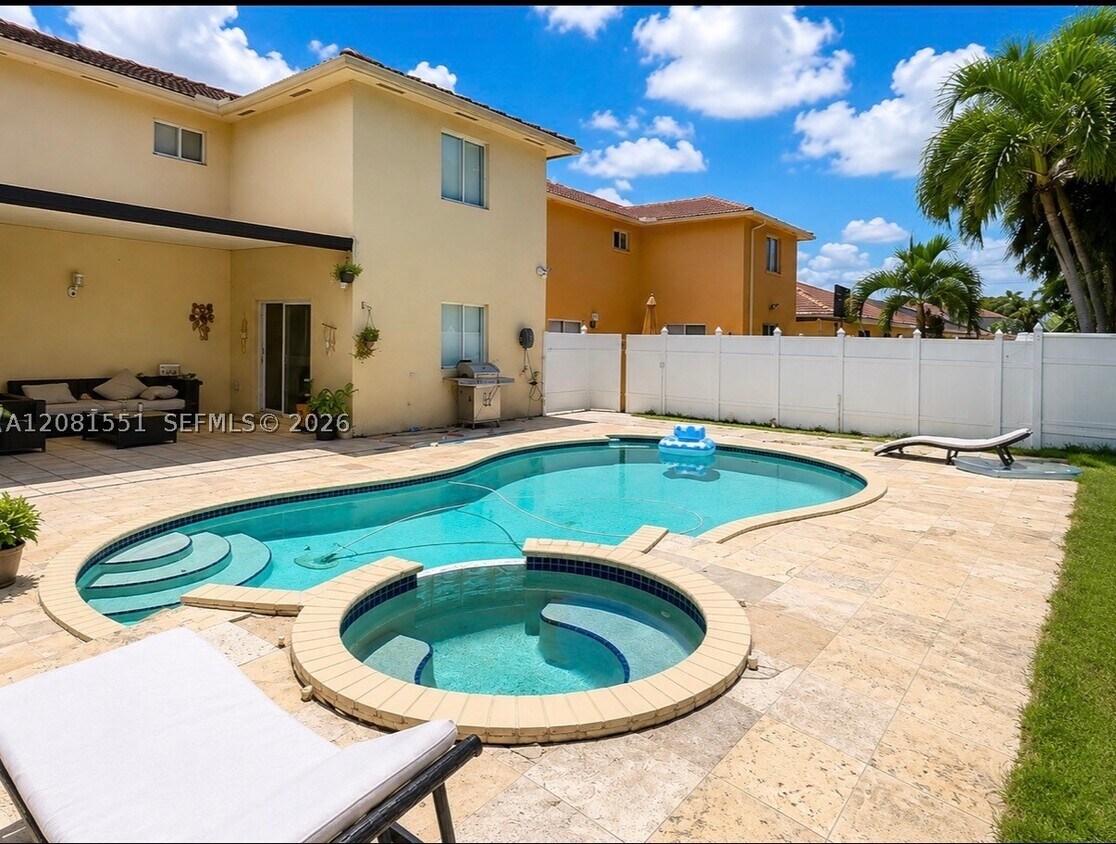 Foto del edificio - 7983 NW 186th Terrace
