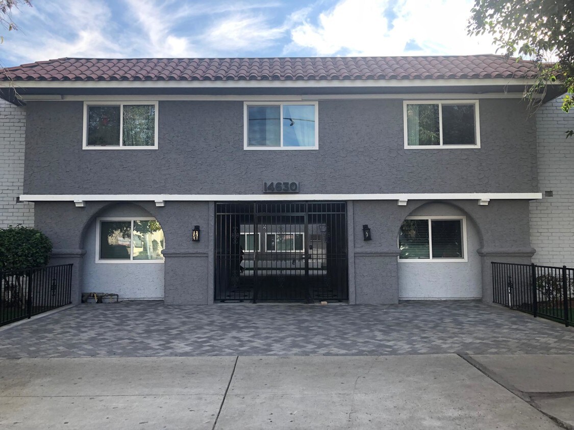 Primary Photo - 14630 Saticoy St