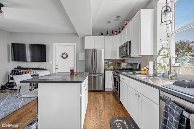 Foto del edificio - 2824 N Drake Ave