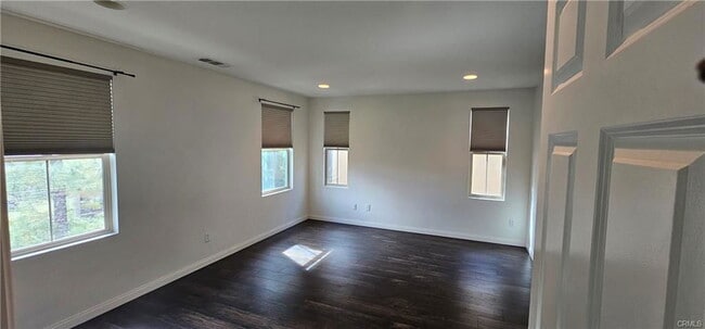 Building Photo - 23 Keepsake